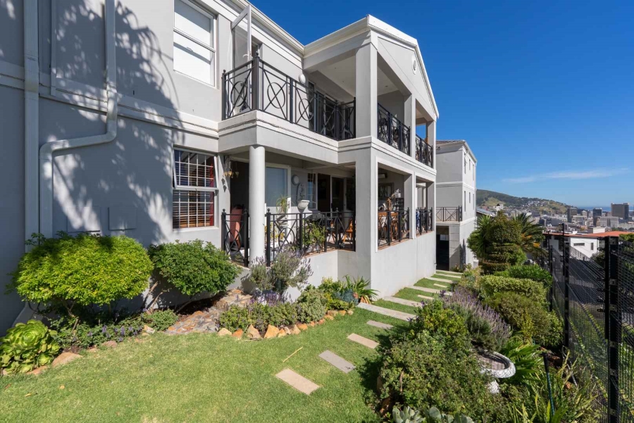 2 Bedroom Property for Sale in Devils Peak Western Cape